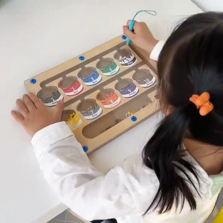 Spalvų ir skaičių magnetinis labirintas vaikams