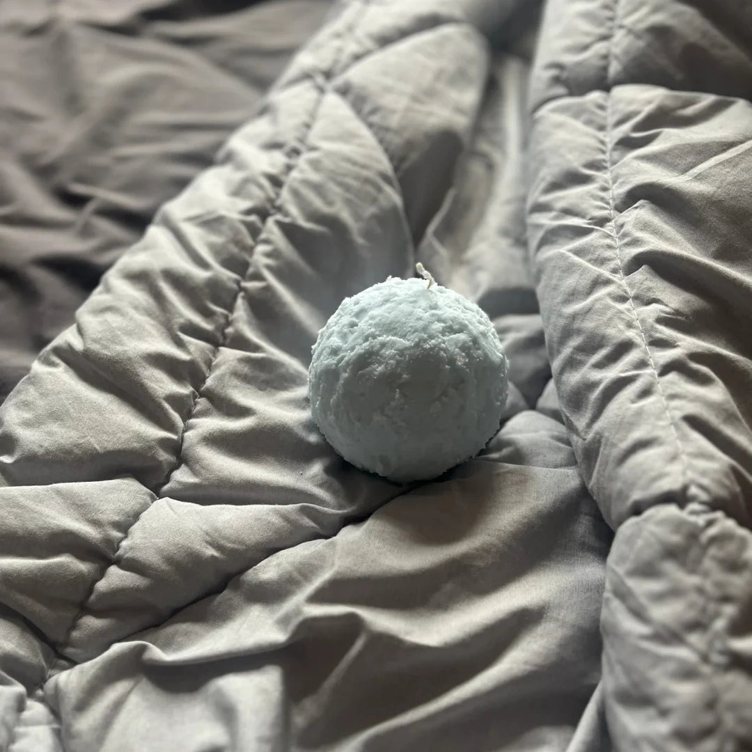 Dekoratyvinė žiemos žvakė „Sniego gniūžtė“