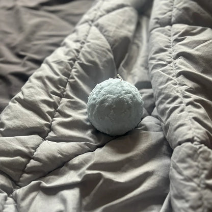 Dekoratyvinė žiemos žvakė „Sniego gniūžtė“