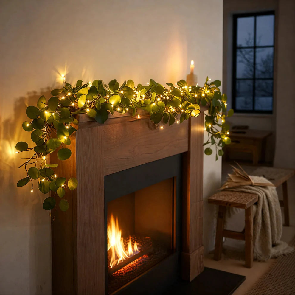 Dekoratyvinė švieselių girlianda su žalumos akcentais