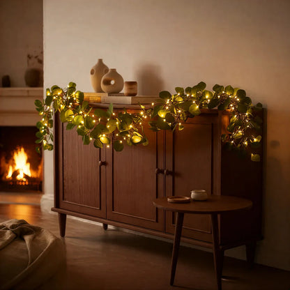 Dekoratyvinė švieselių girlianda su žalumos akcentais