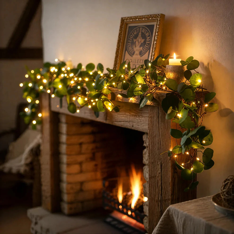 Dekoratyvinė švieselių girlianda su žalumos akcentais